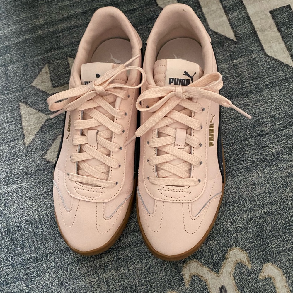 Puma Women's Pale Pink Lace-Up Sneakers with Gum Sole 8.5
